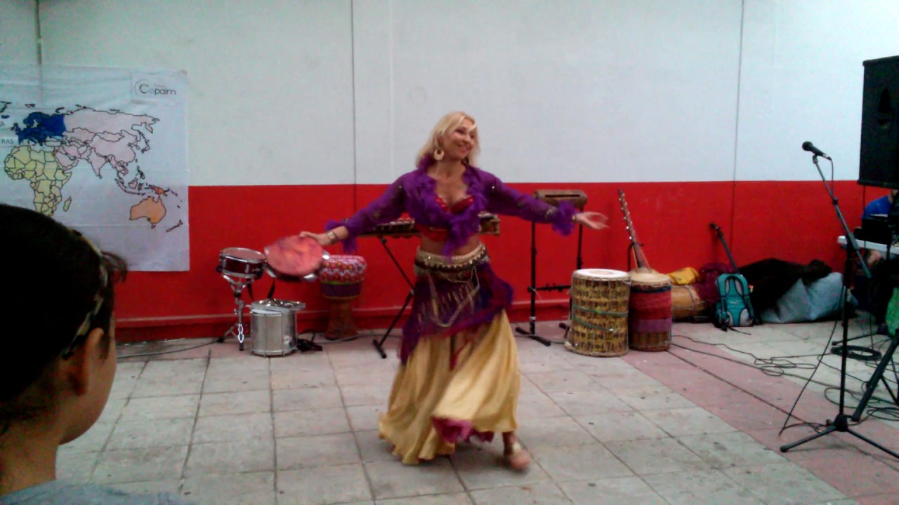 Danza z&iacute;ngara en Sevilla con Escuela LATIDOS