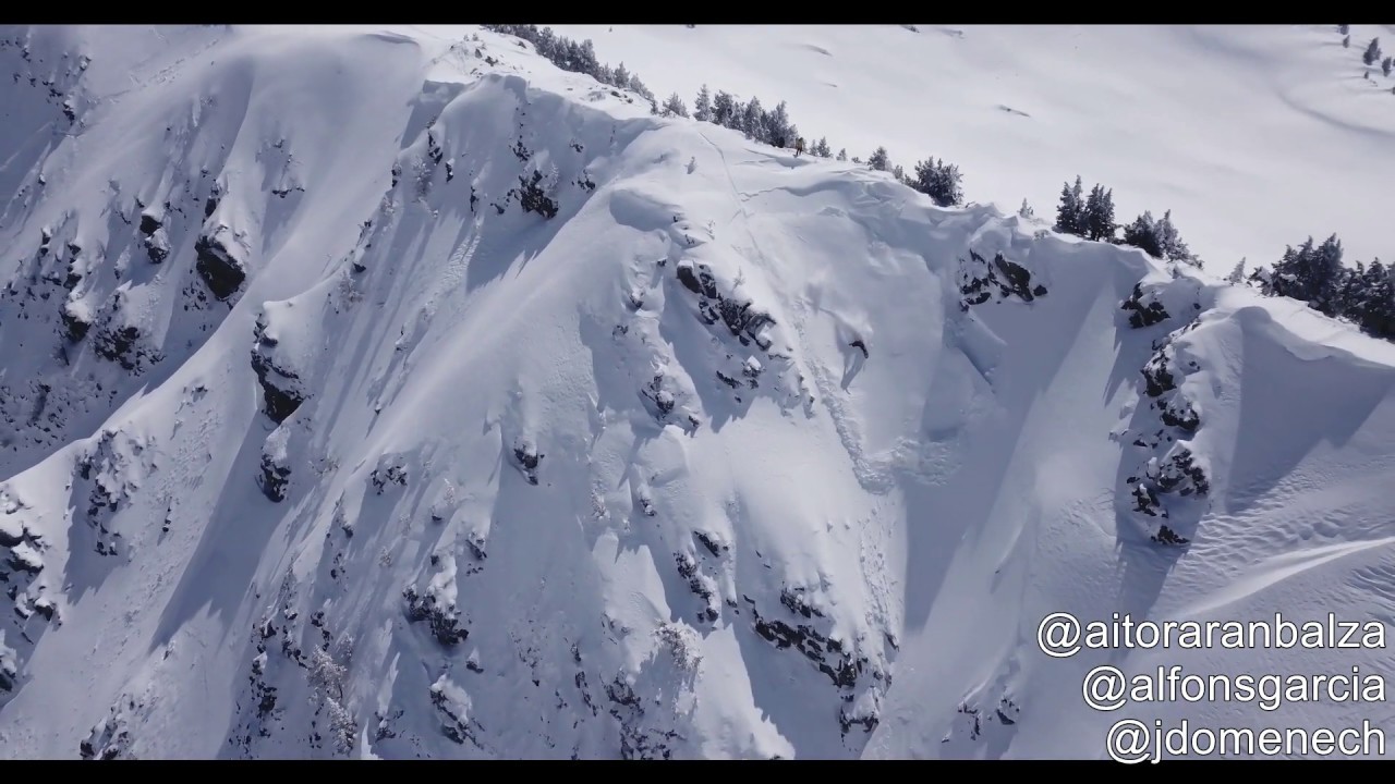 Espectacular avalancha de placa en La Pe&uuml;lla.