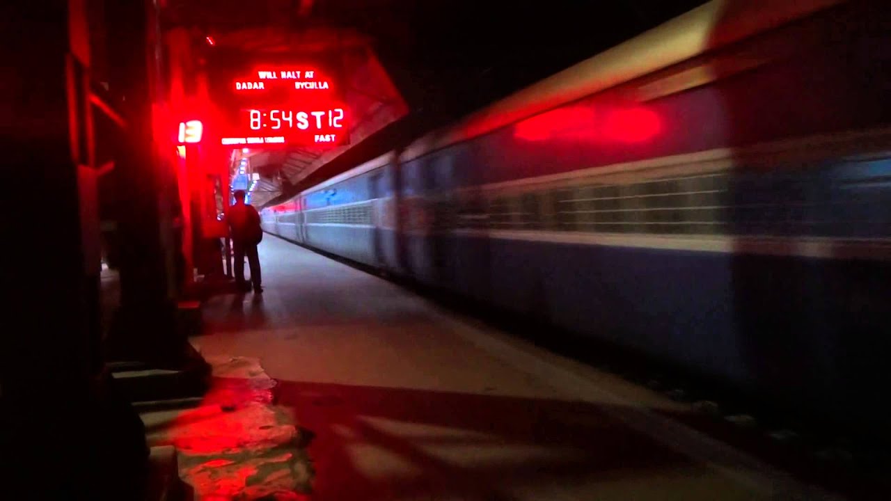 16332 Trivandrum-Mumbai CST Weekly Express Thrashing Kurla @ 100 KMPH!!