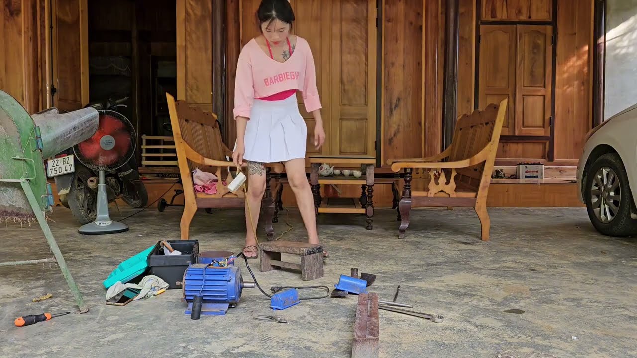 Full video of mechanical girl repairing and maintaining all kinds of electrical equipment,