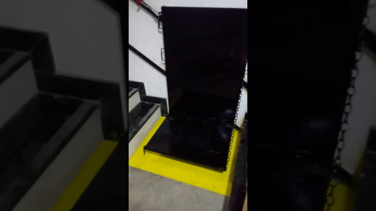 Elevador de carga diagonal para escada.