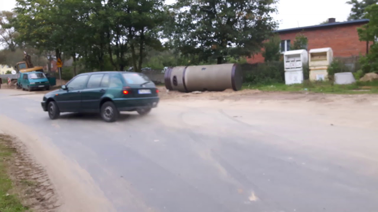 Golf III pozamiatał drogę pirat drift