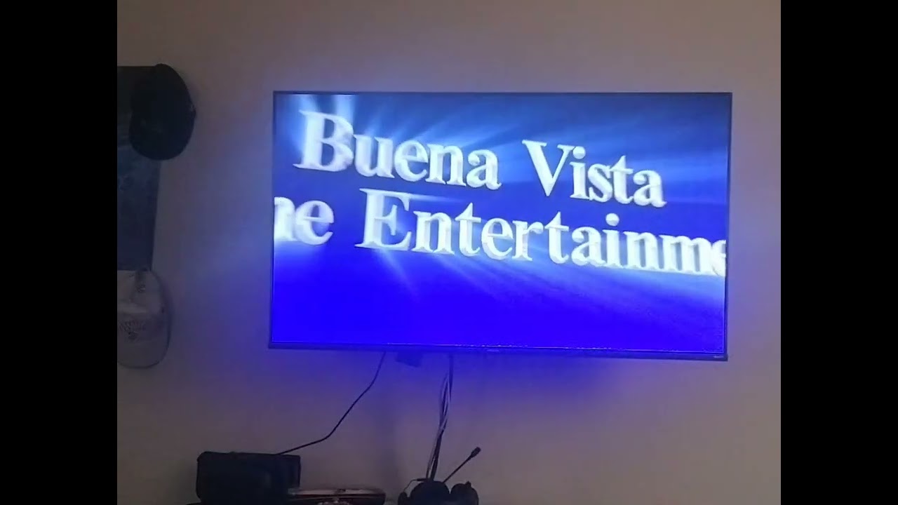 Opening to Lost: the complete third season 2007 DVD (Disc 7)