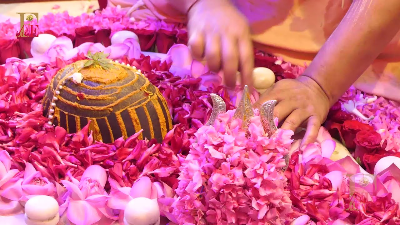 फूलो में सज रहे ह श्री वृंदावन बिहारी | श्री श्री 1008 स्वामी कैलाशानंद गिरी जी महाराज