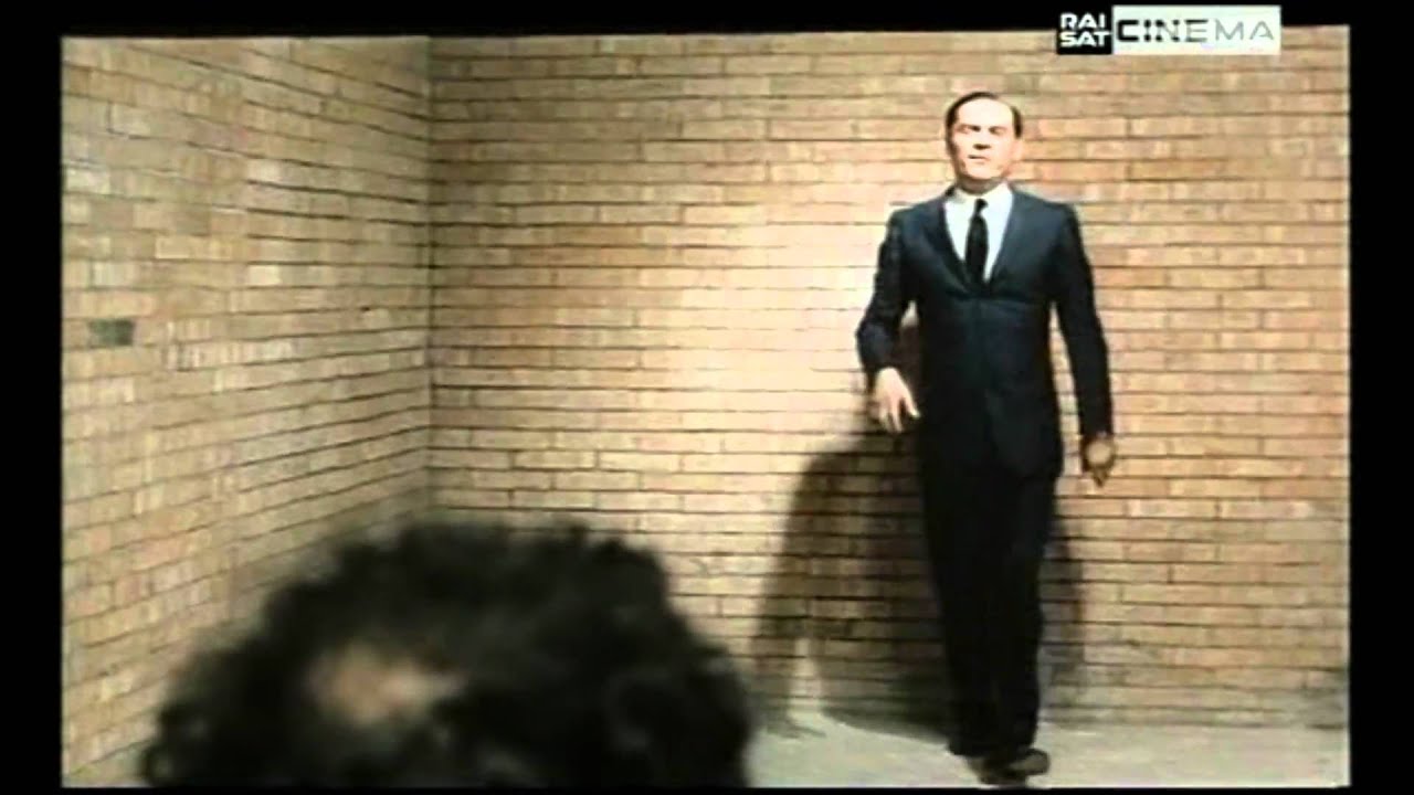 Qui ci sei e qui ci rimani. UN CRIMINALE A DIRIGERE LA REPRESSIONE.