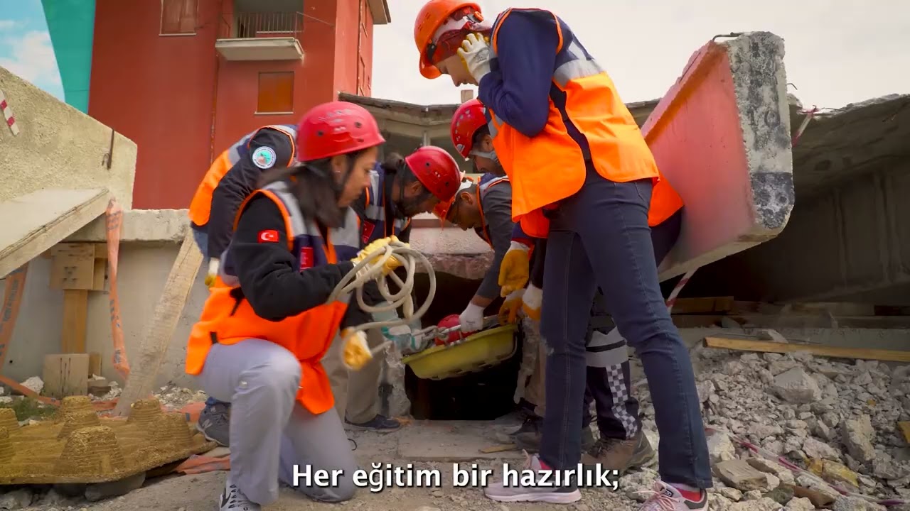 Gönüllülükle büyüyen, dayanışmayla güçlenen birlikte bir aileyiz.