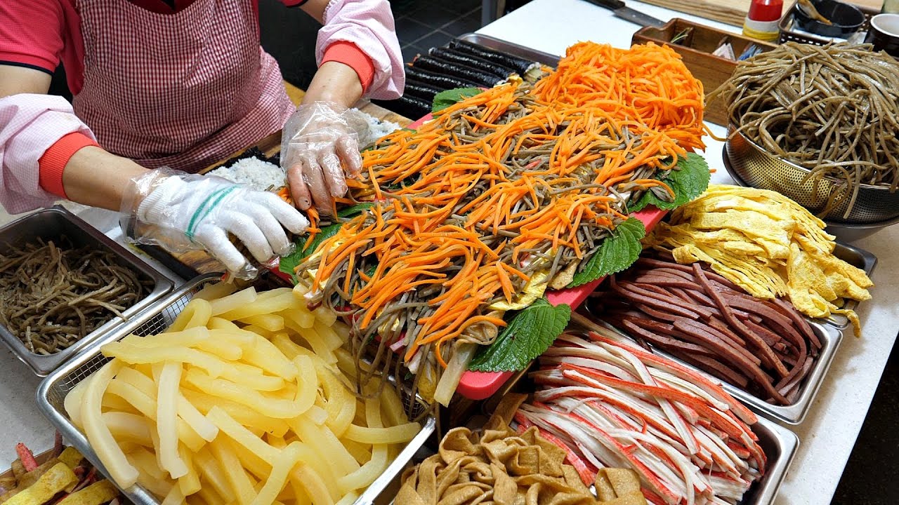Мы продаем 1200 кимбапов в день! Великая корейская бабушка. / korean street food