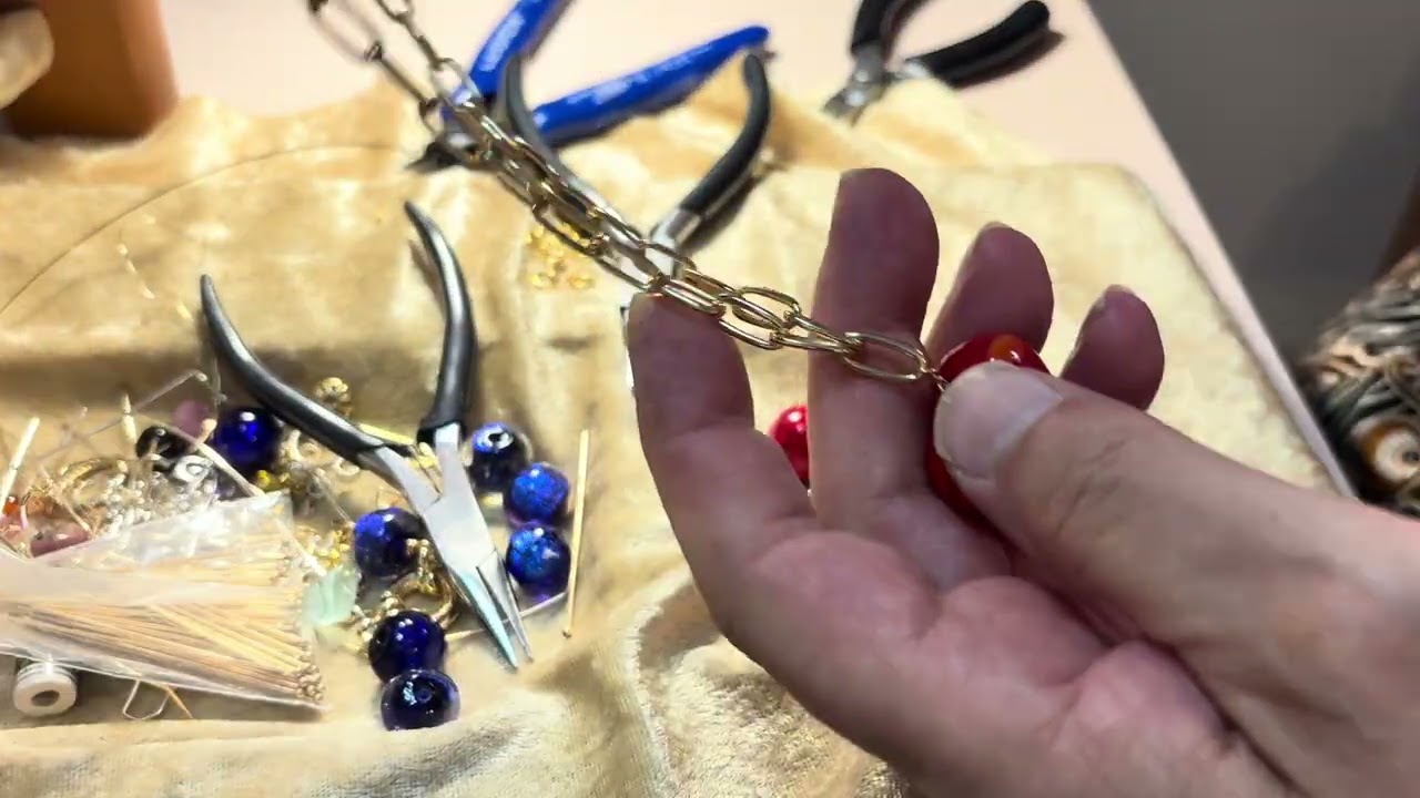 TopazMoon Design - Колье для Лил Фрэнки с красивым кулоном в виде стеклянного сердечка.