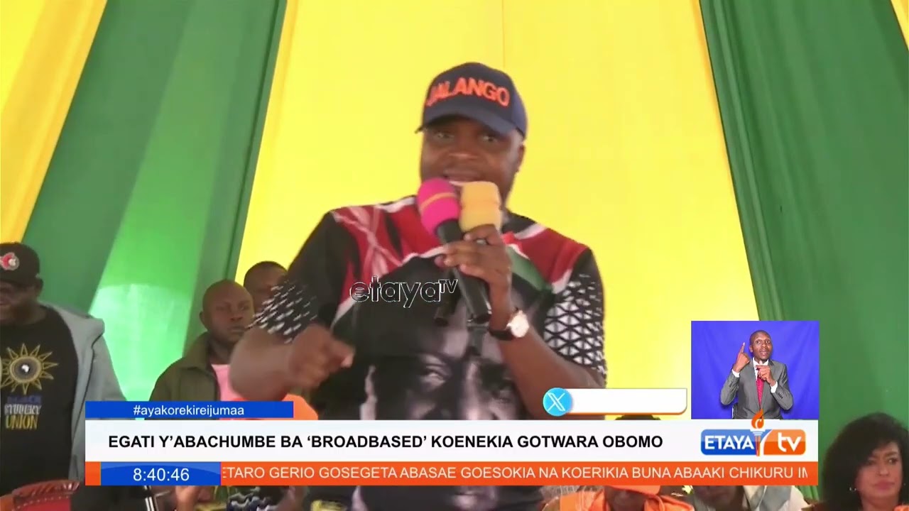 Kenya Social Congress party leader Atati Kengere leads Kitengela residents in a cleaning exercise