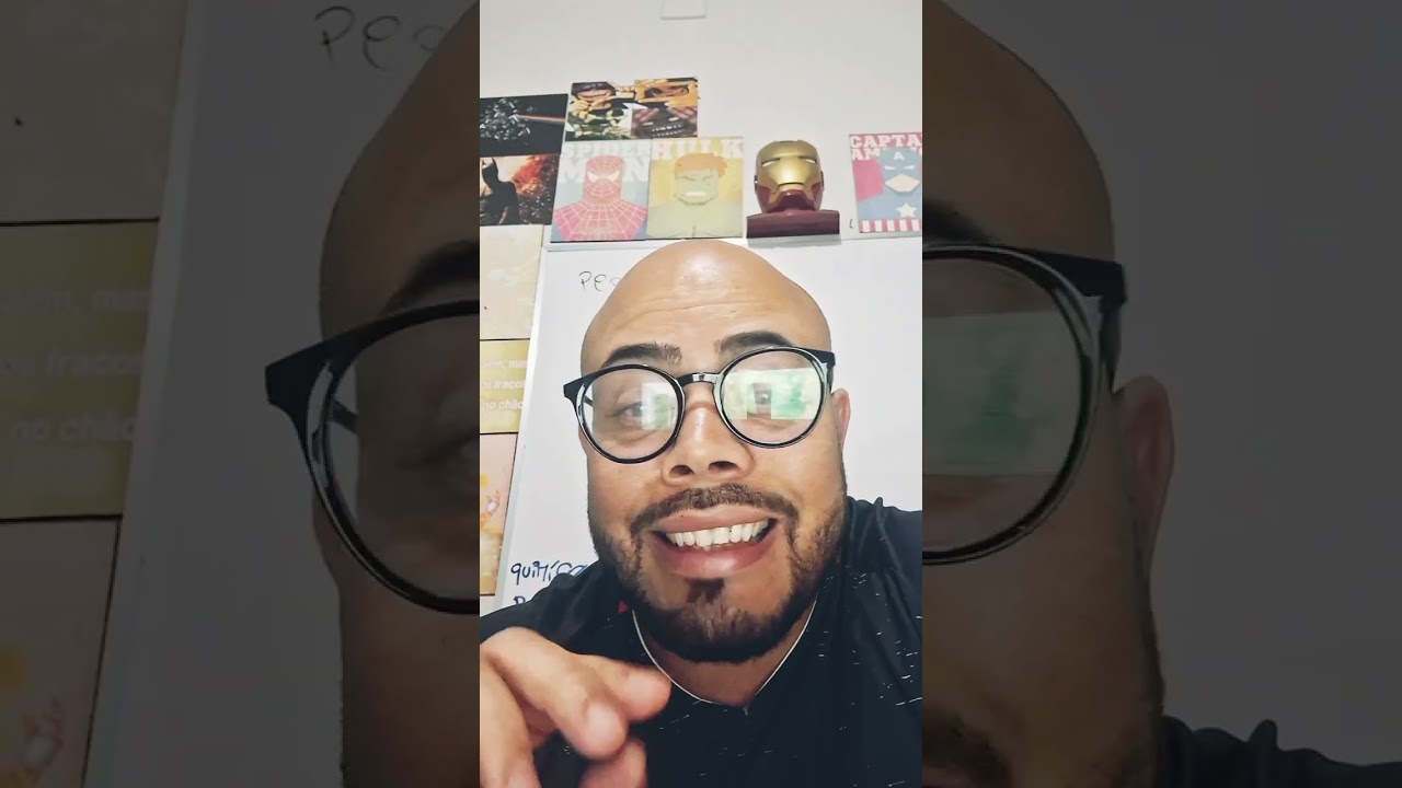 (ENEM 2025) Por que os olhos ficam vermelhos.....