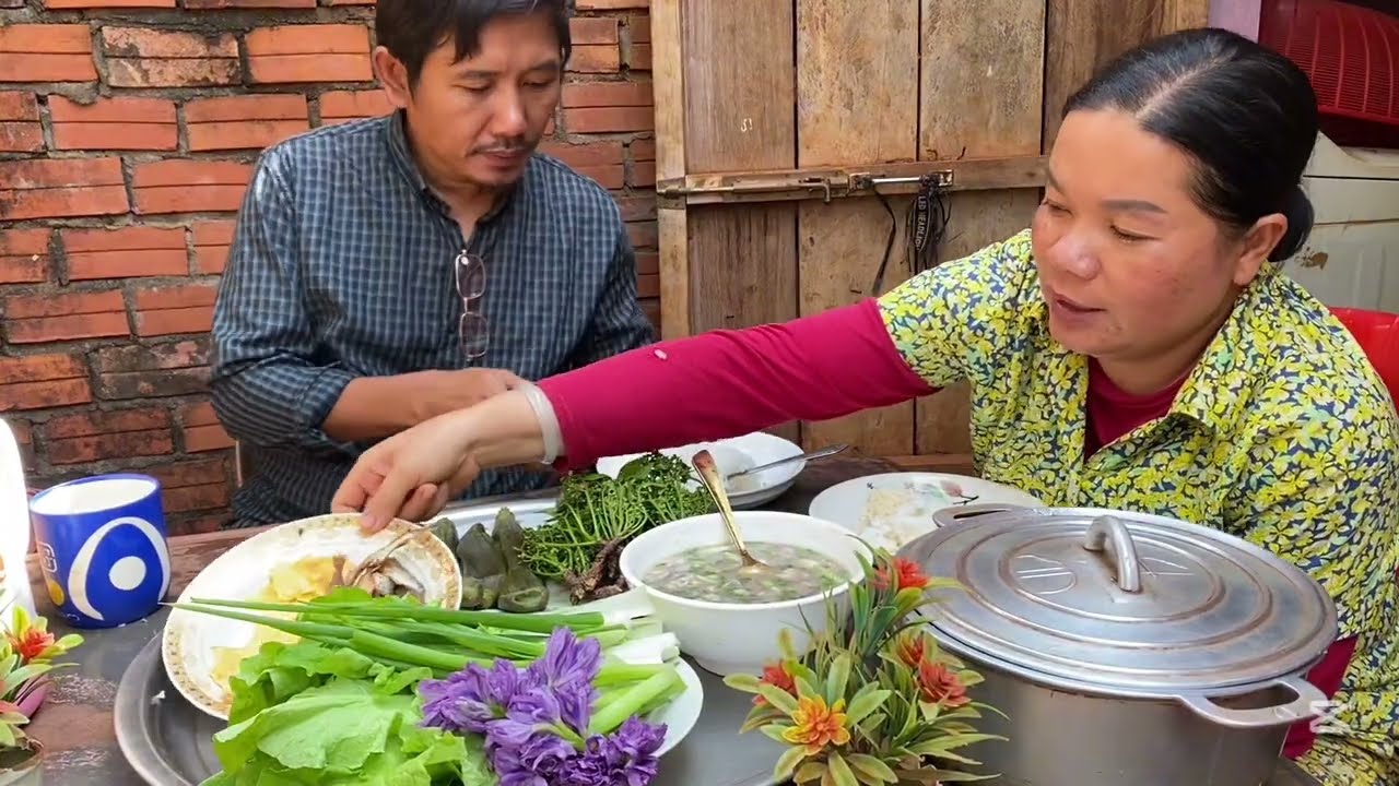 Today my wife made a delicious natural vegetable sauce , khmer cooking