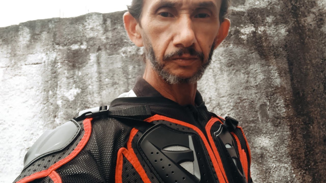 Motociclista equipado (armadura) Sulaiter, proteção da cervical, joelhos e canela