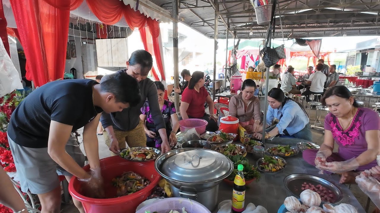 Sau Chuyến Đà Lạt Về 2 Đứa Lần Đầu Thay Cha Mẹ Đi Đám Cưới Ngày Nhóm Họ Gia Đình CÔ BA Lai Vung