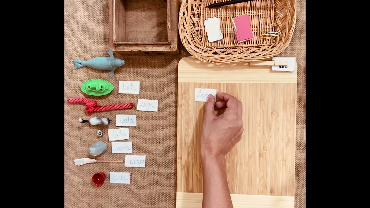 Caja de objetos fonéticos Montessori