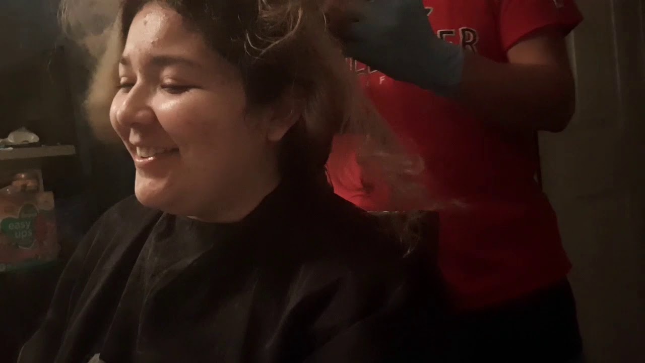 Pelo color platinado . mi esposo me  pinta el pelo 😅