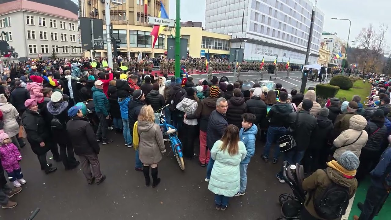 Romanya braşovda rumenlerin bağımsızlık günü yürüyüşü 