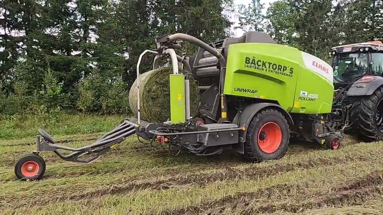 Second cut, baling with Valtra t234 and Claas Rollant 455 uniwrap.