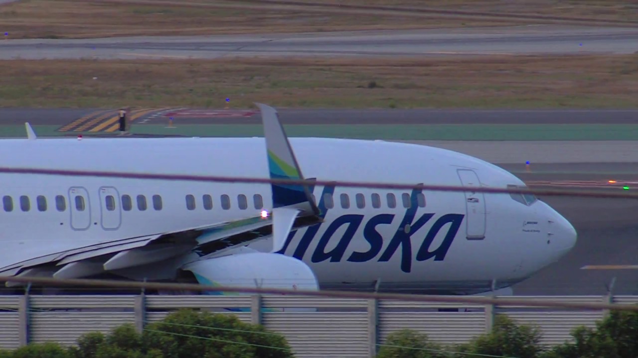 N585AS Boeing 737 890 Alaska Airlines Takeoff on Runway 1 SFO