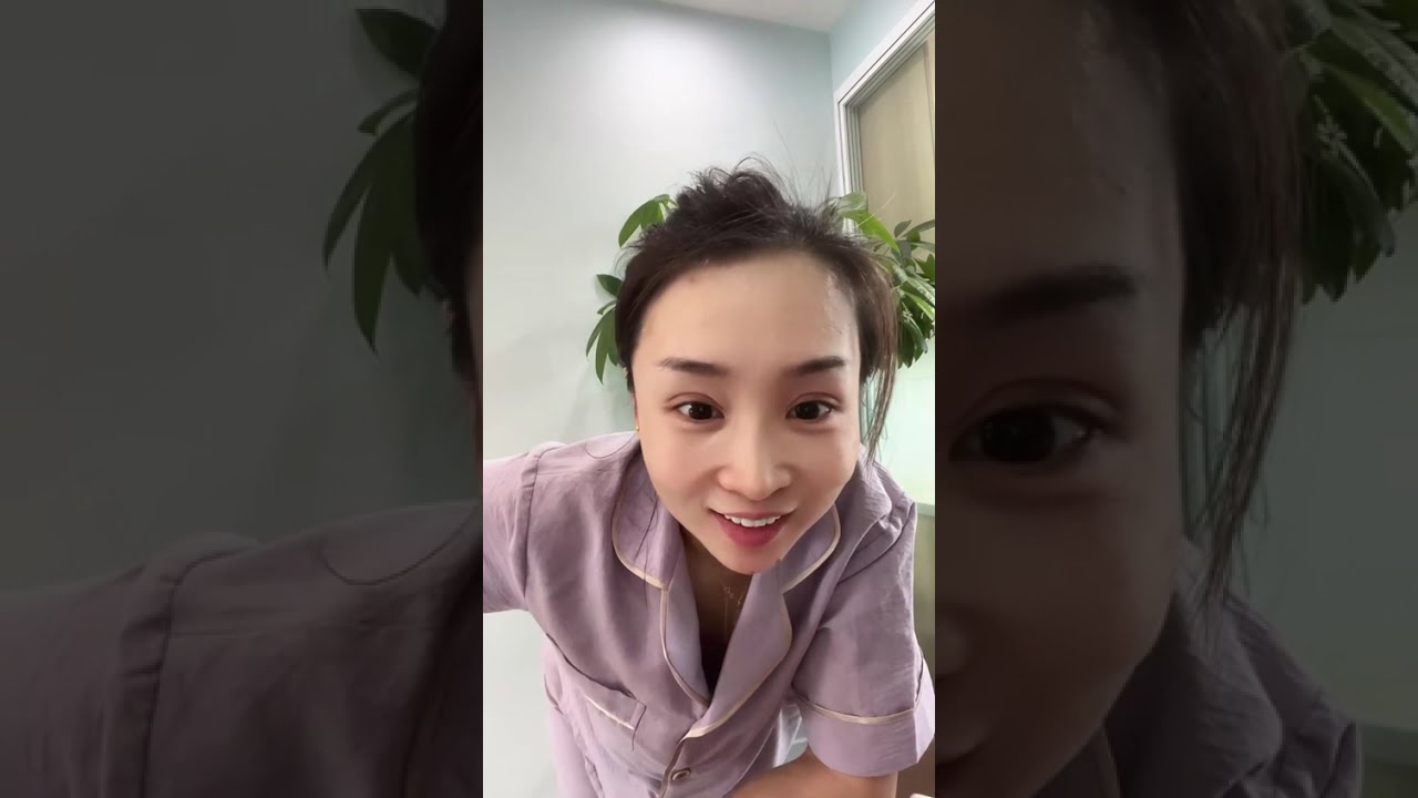美女直播闪现，真空出镜，太有魅力了吧！穿着睡衣干家务