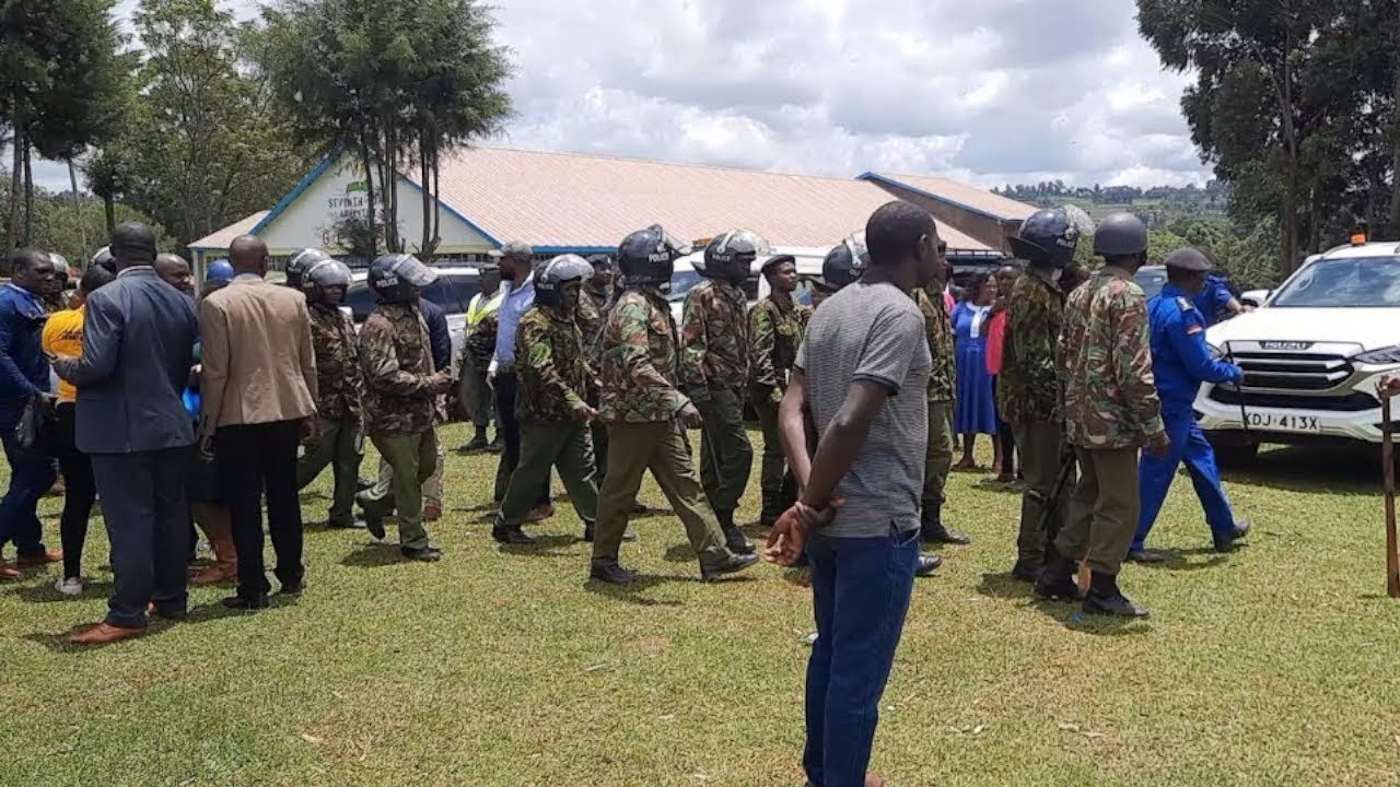 SHOCKS AS PRESIDENT ORDERED HEAVY POLICE TO ESCORT RAILA ODINGA WHILE GOING AROUND TO SAY GOODBYE