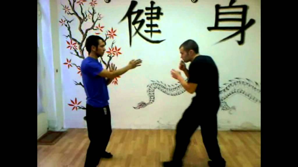Conceptos básicosde Wing Tsun. Estructura de la cuña contra a ataques cruzados y frontales.