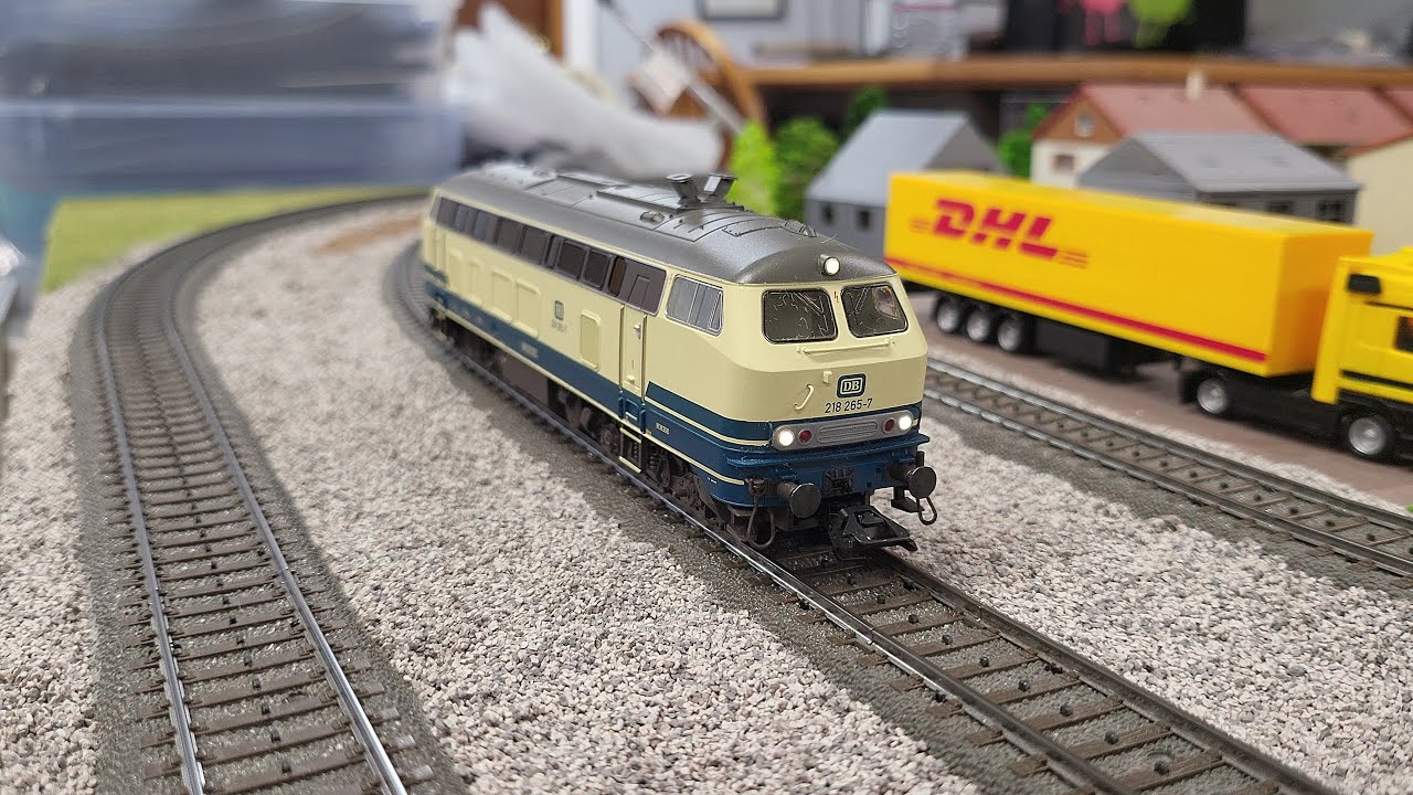 First Impressions: The Märklin BR218 in Ocean Blue and beige #märklin #37768 #modeltrains #br218