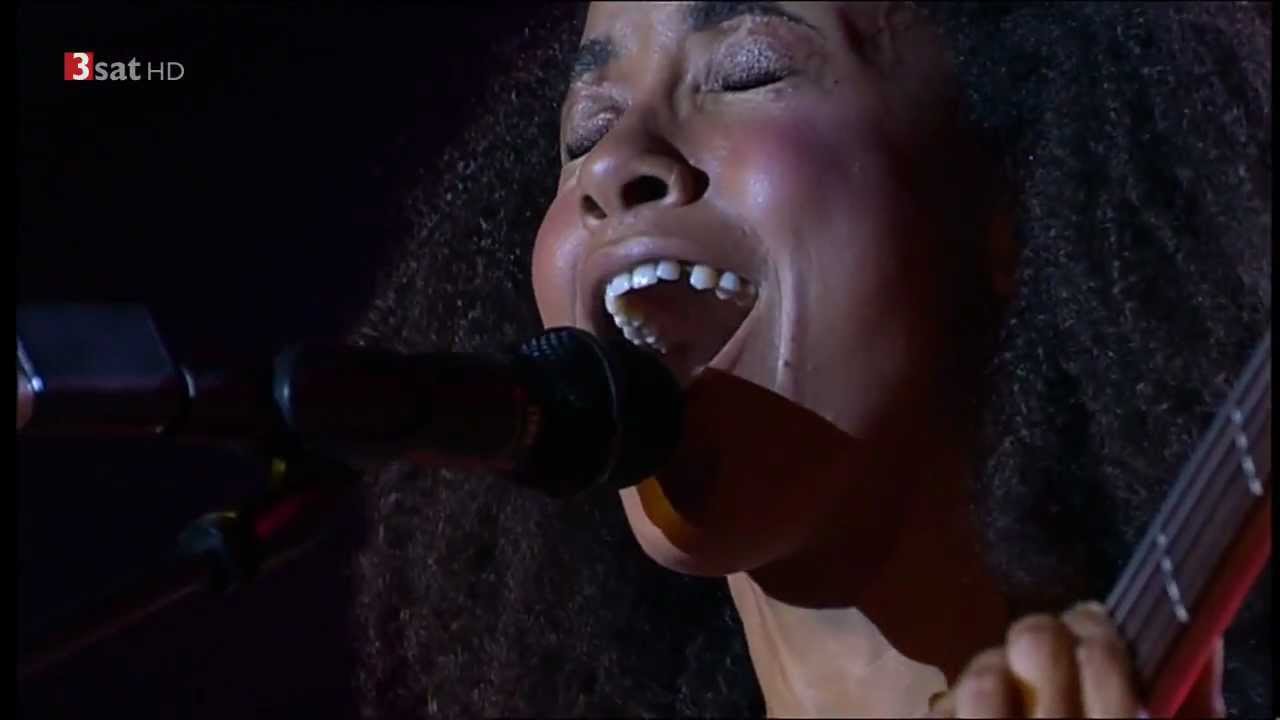 Esperanza Spalding - I Can't Help It