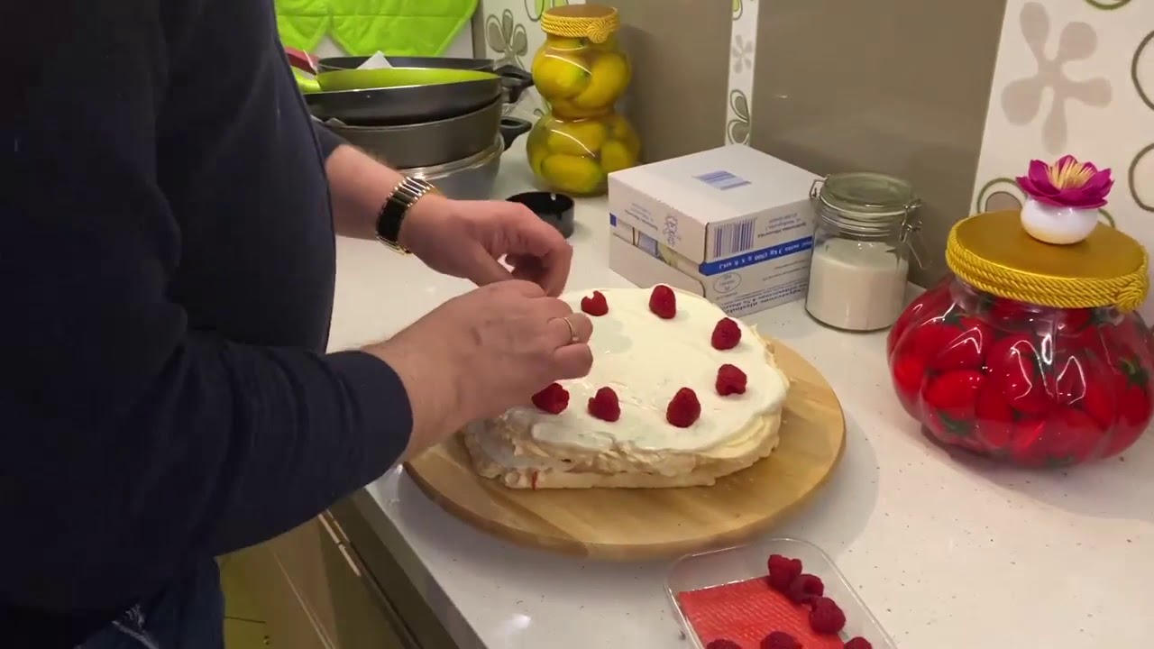Zbigert Stonogowicz czyli Pan Zbigniew Stonoga Gotuje - Wspaniała beza na wieczorny poranek