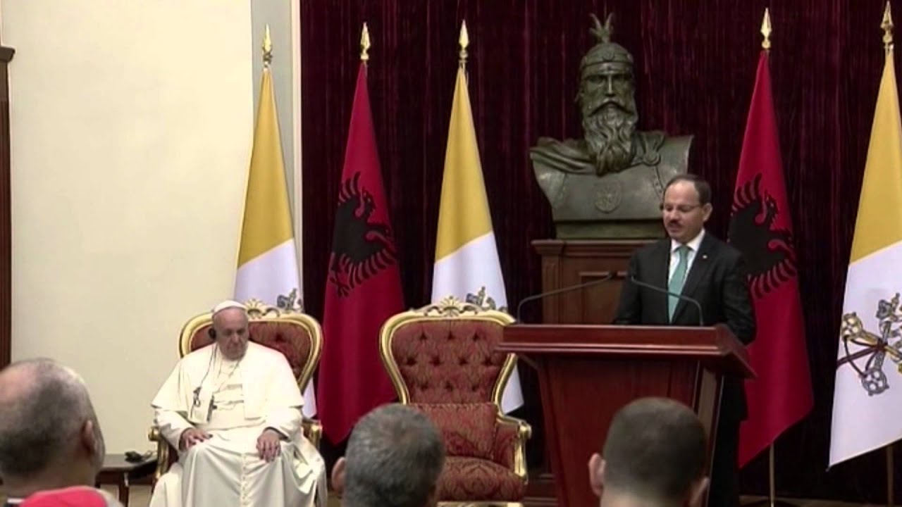 PAPA NE SHQIPERI: KJO ESHTE TOKE HERONJSH E MARTIRESH