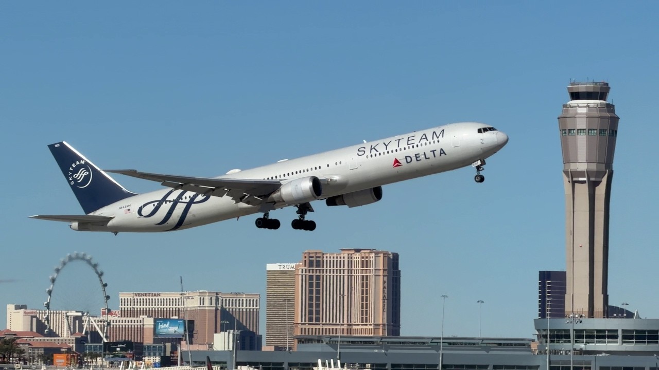8L departure – *SkyTeam Livery* Delta Air Lines Boeing 767-400ER takeoff from Las Vegas | N844MH