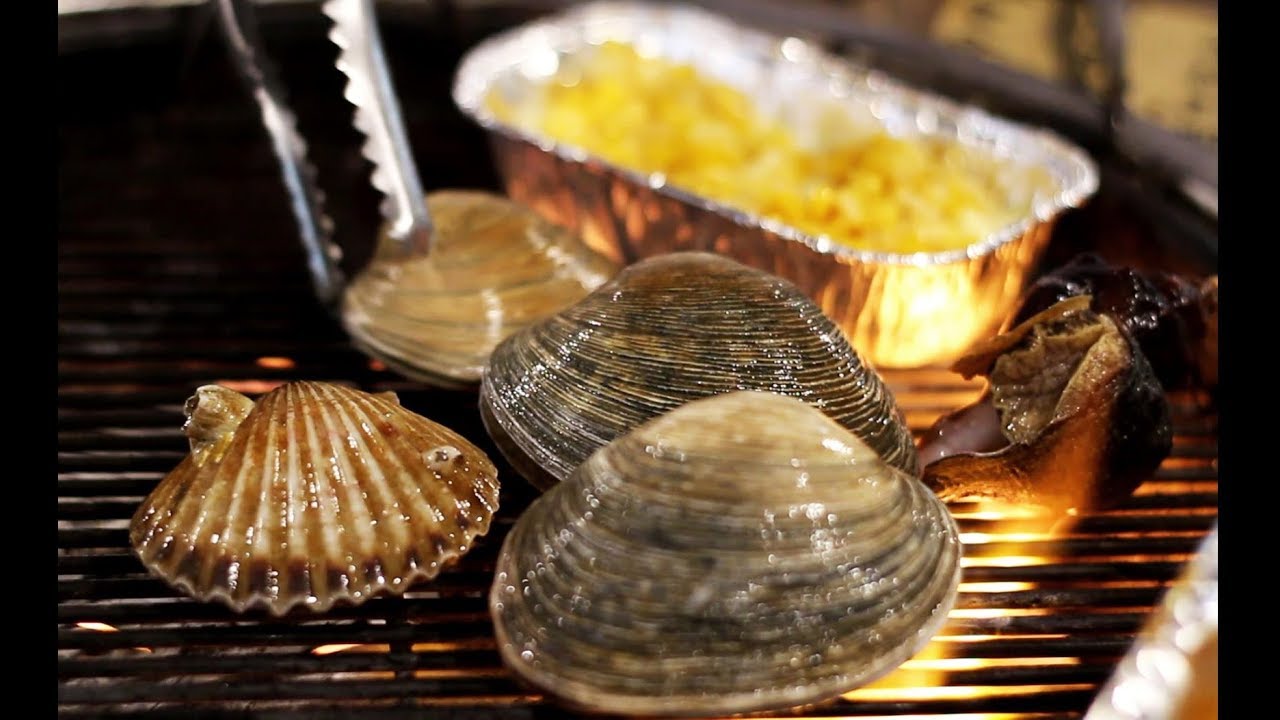 조개 구이 *** KOREAN SHELLFISH Grilled In Their Shells (Seoul, Korea)