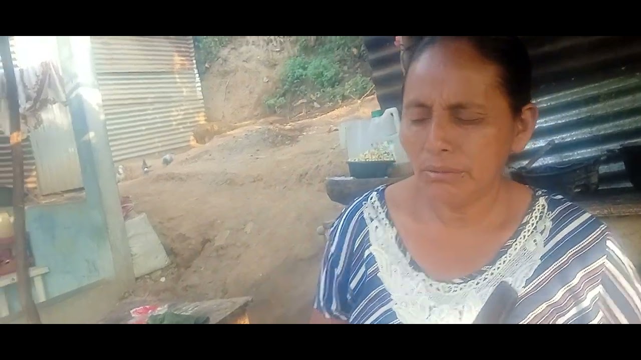 Doña María Cristina prepará algo muy rico 🤤