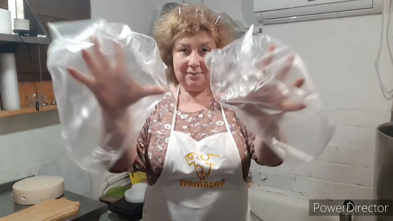Сделала сыр, вязала пуховые пинетки. Огород залью раундапом