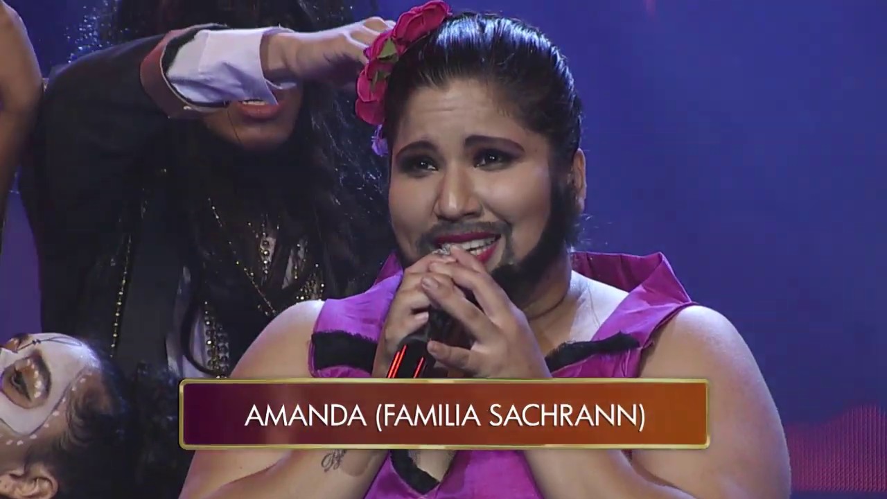 &iexcl;Amanda nos present&oacute; una comedia musical increible en #LoMejordelaFamilia!