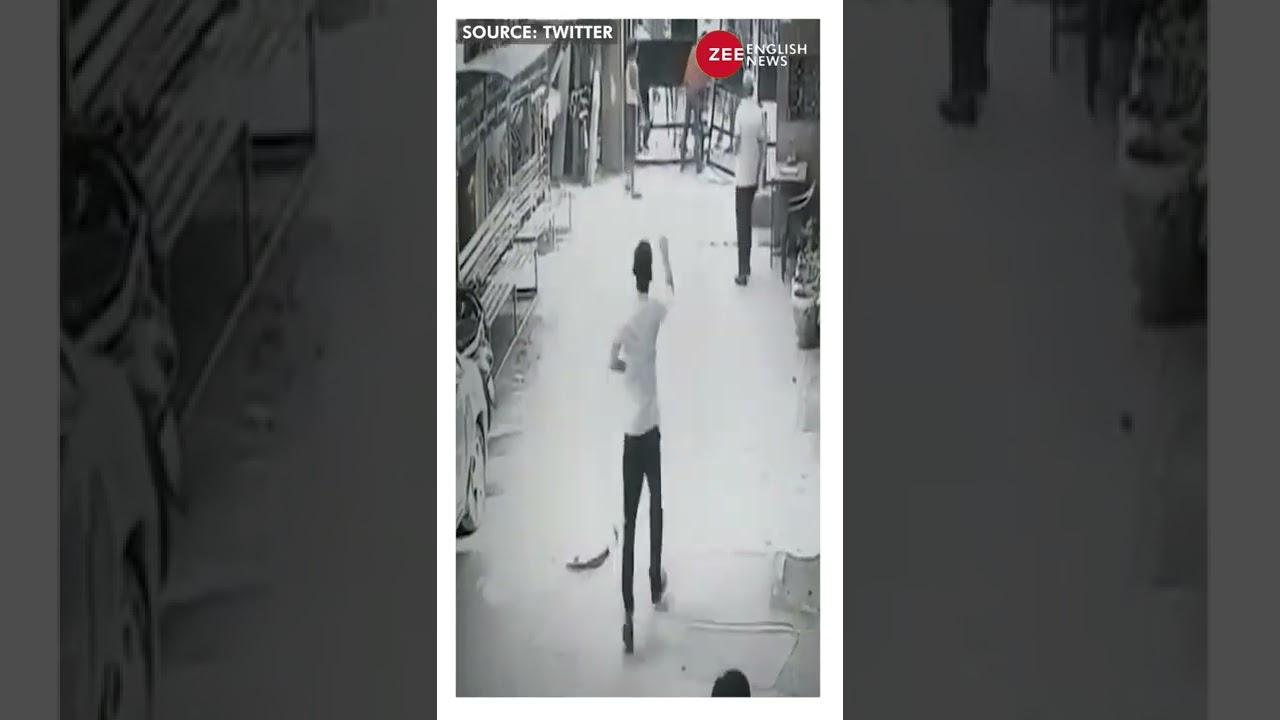 #viral : CCTV footage shows thieves running away after stealing courier boy's bike in Delhi #shorts