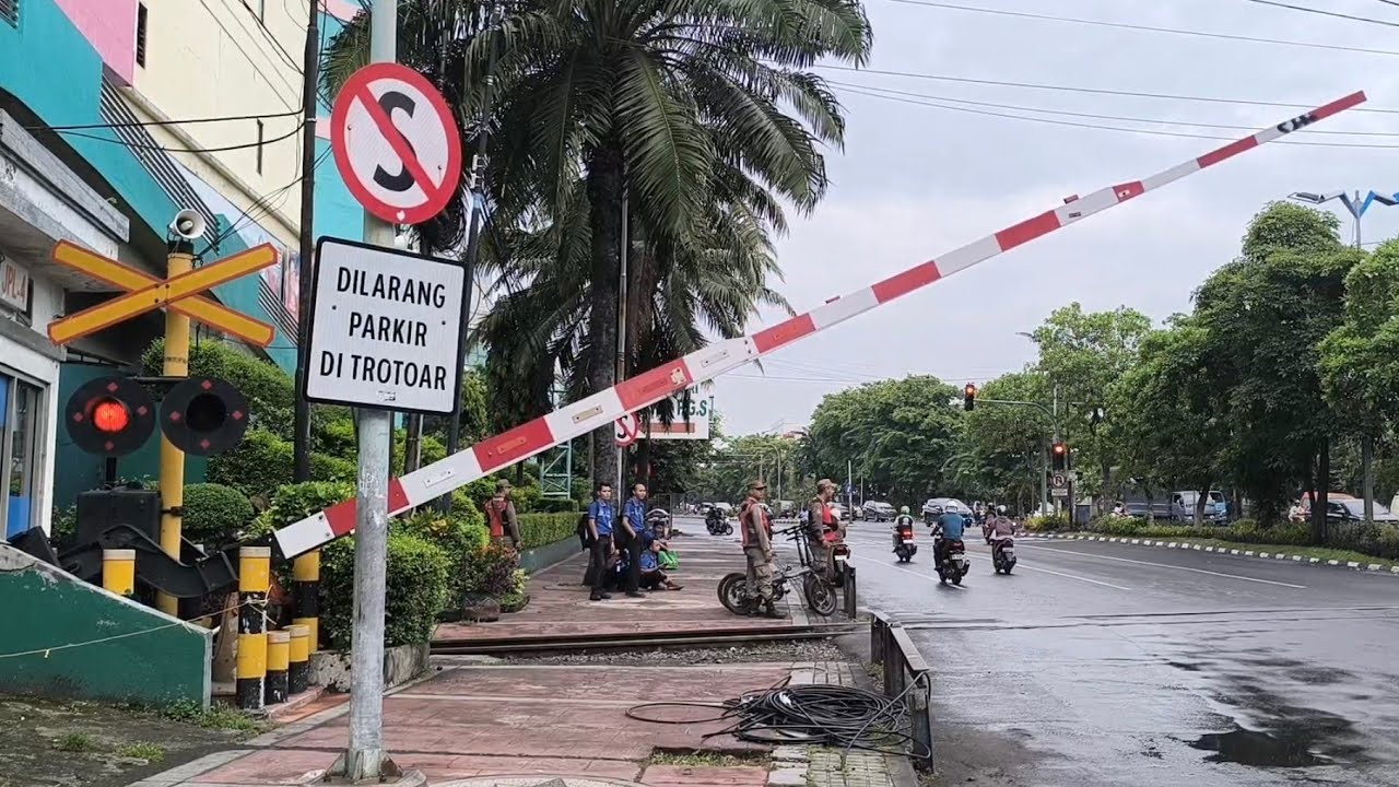 PALANG PINTU ALKMAAR  PERLINTASAN KERETA API PGS, KOTA SURABAYA