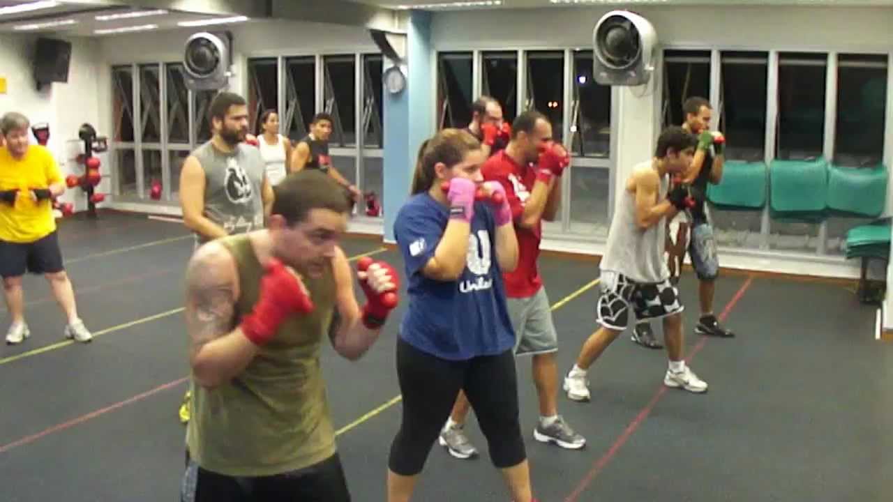 AULA  COLETIVA  DE  BOXE DIA 28-08-12: PROF;  CELSO (china)