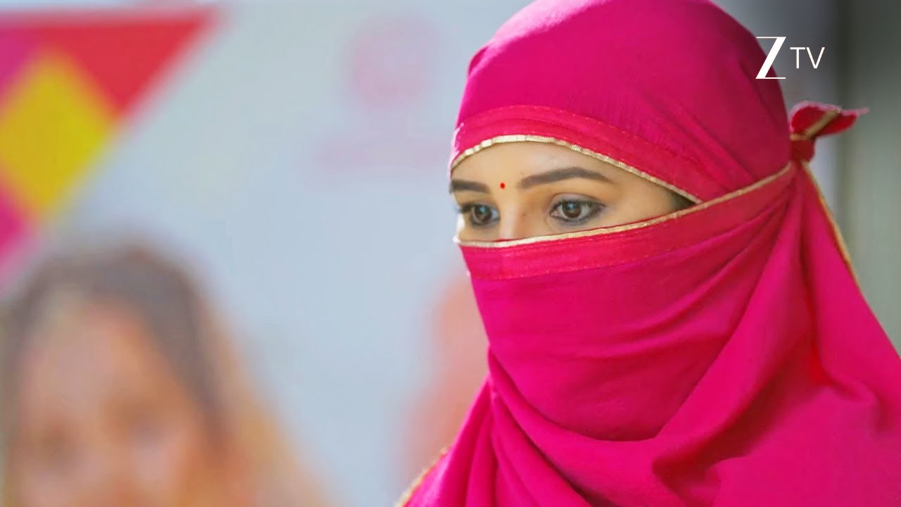 वासुधा प्रतियोगिता में छुपे चेहरे के साथ पहुंचती है - Vasudha - Full Episode 291 @zeetv