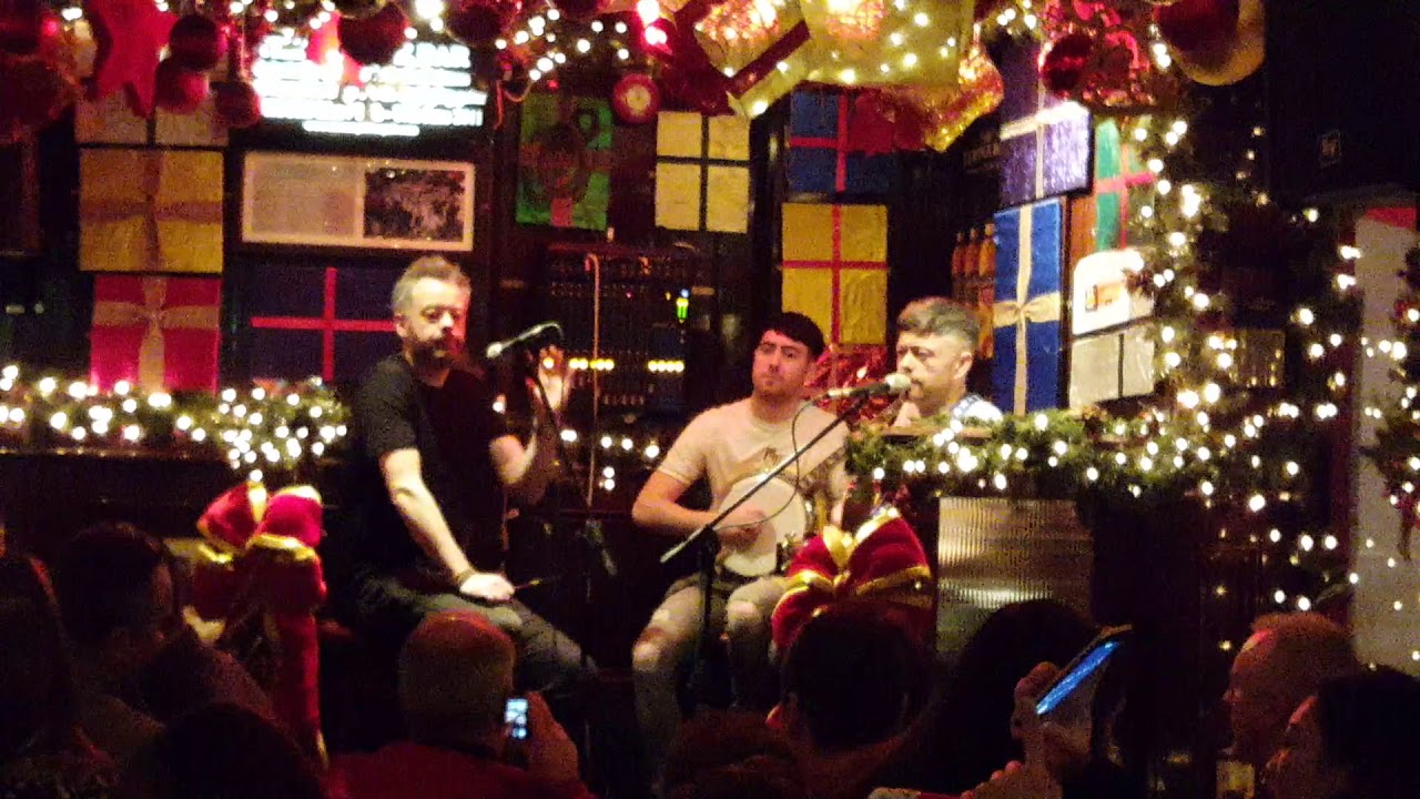 Dublin Christmas 2019 Temple Bar pub 1