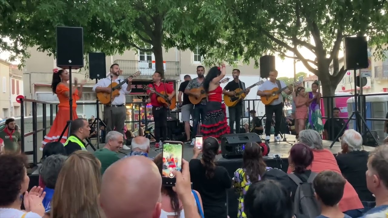FÉRIA DE NÎMES : Nina del Fuego à la placette (Ana Maria & Sonia Cerviolle)