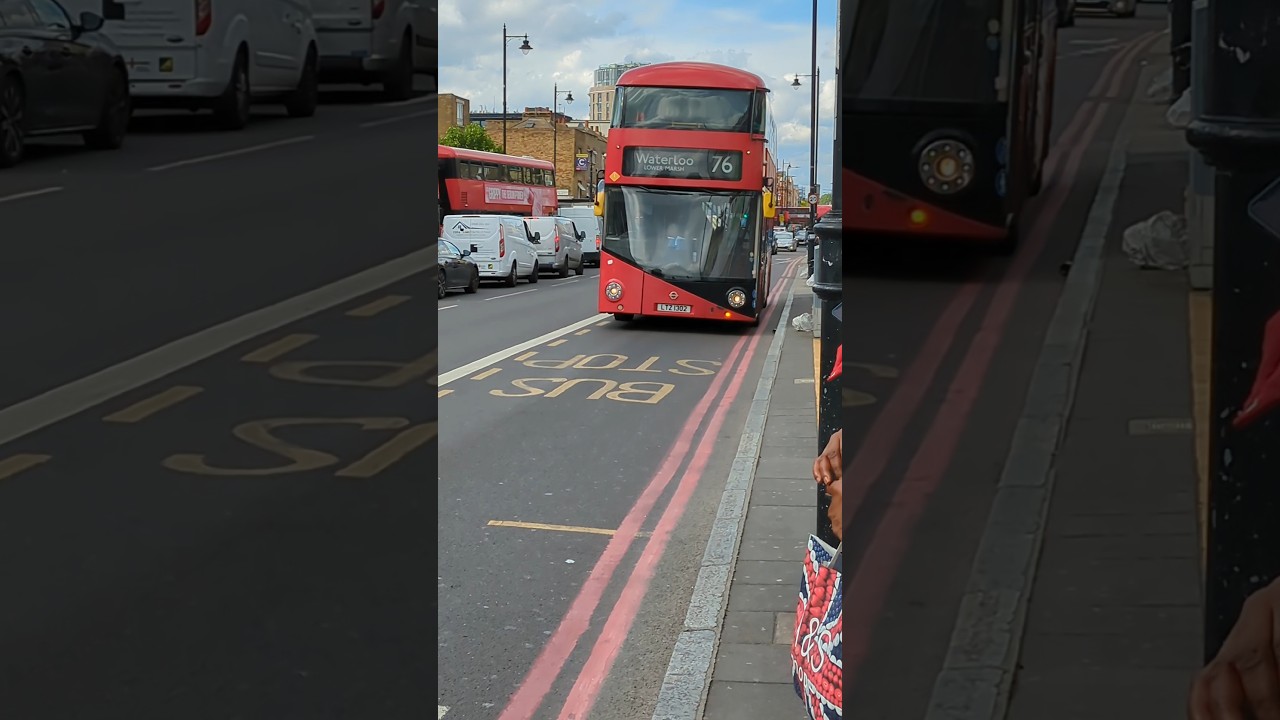 Route 76 at Dalston Junction|LTZ1302-LT302|#fortheloveofbuses #londonproplayer2