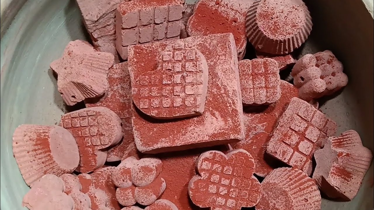 pure soft and crunchy mud in clay pot #oldysatisfying #mudasmr #mud #chalkdirtlover #youtube 