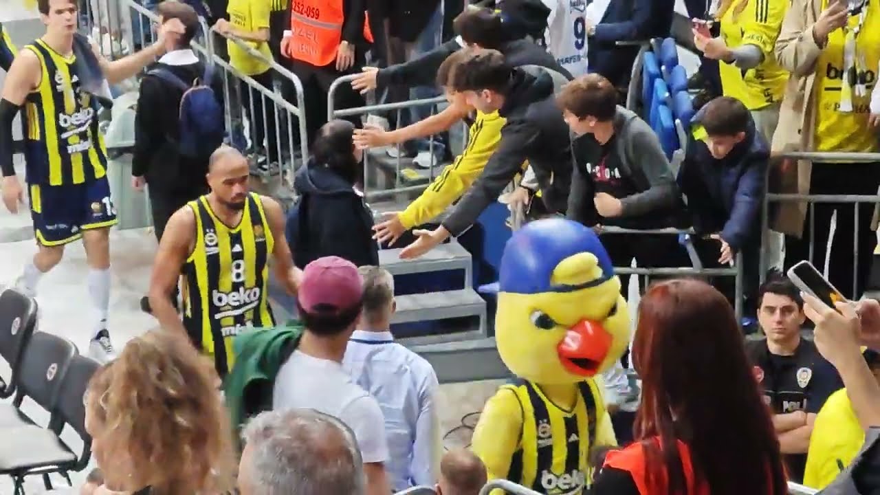 Kızılyıldız'a iç sahada, üst üste üçüncü sezondur kaybedilen maç sonu salondan görünümler 