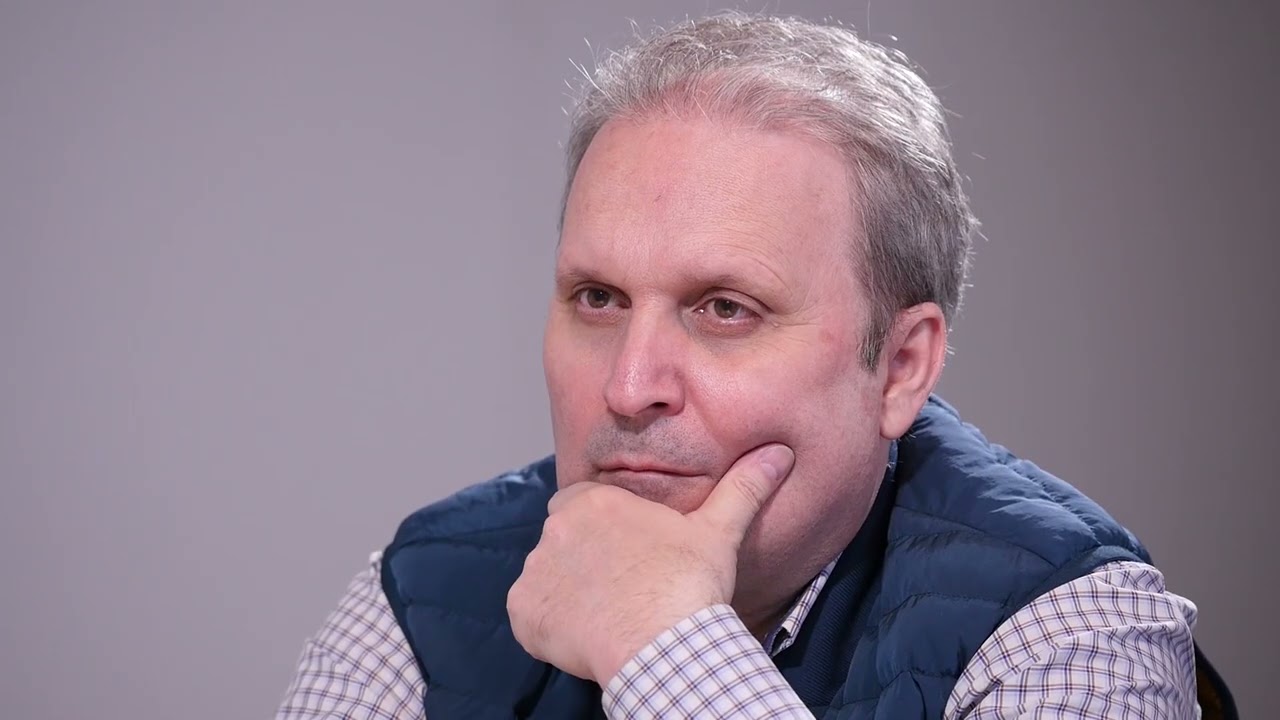 VO CENTAR Kako Kinezite ja rasturija prvata sarena revolucija vo svetot. Intervju so Ljubisa Ristic