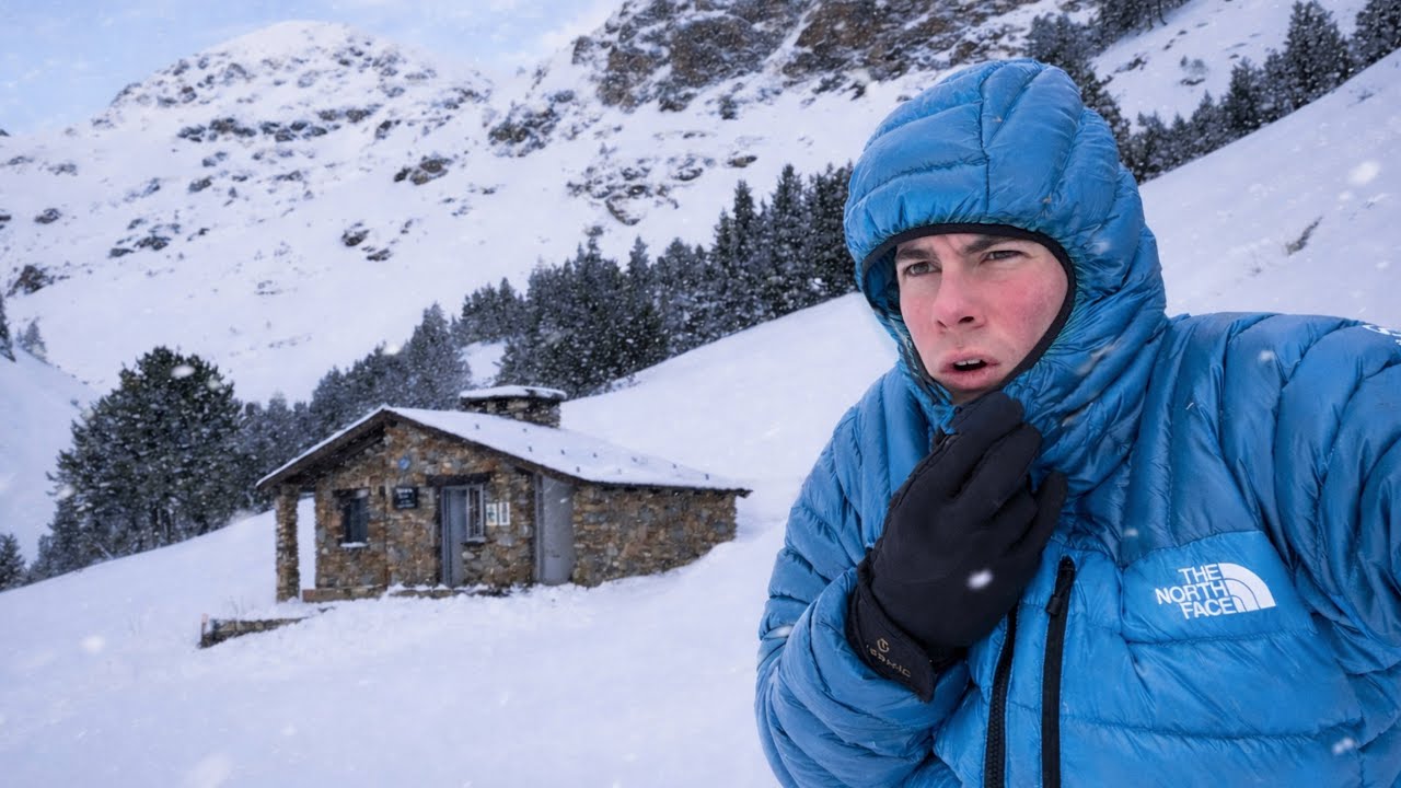 ASÍ es DORMIR en un REFUGIO de MONTAÑA en pleno INVIERNO
