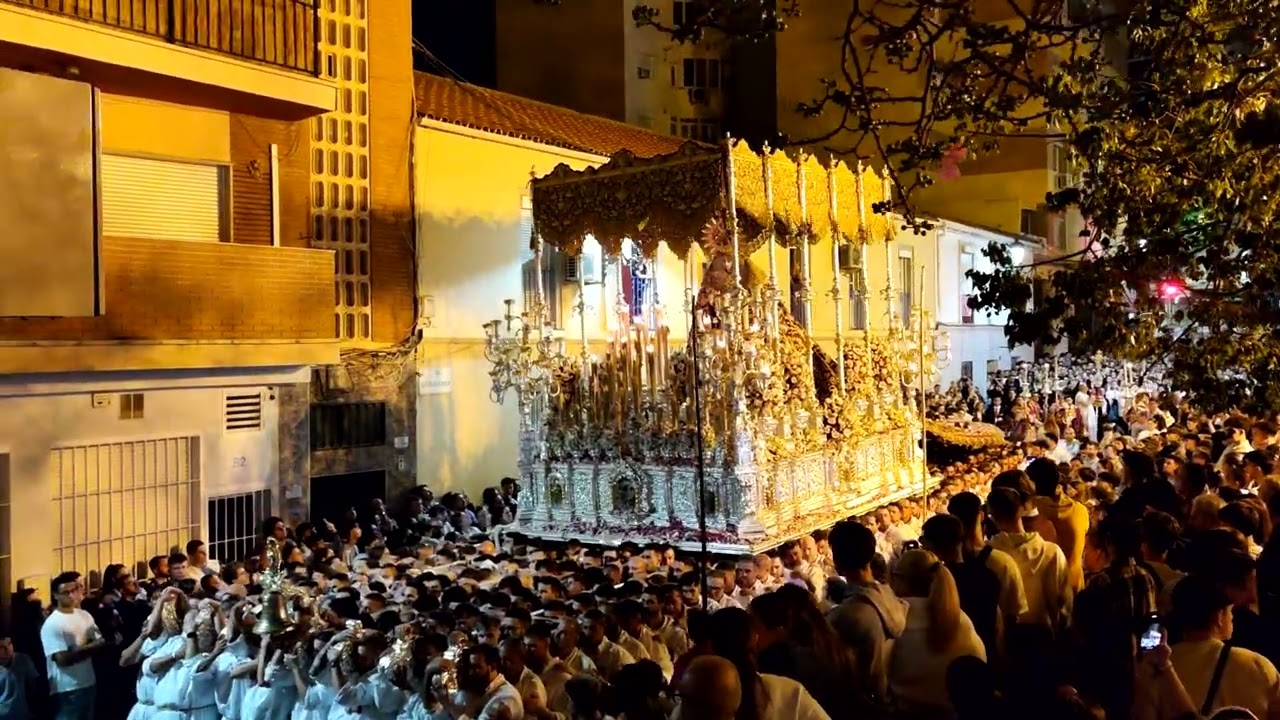 Virgen de La Trinidad Rezo a Tus Pies Málaga Tronos 2025 Dalida Extraordinaria 
