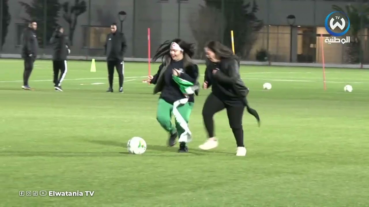 شاهد مجيد بوقرة يصنع أجواء جميلة مع أطفال  التريزوميا