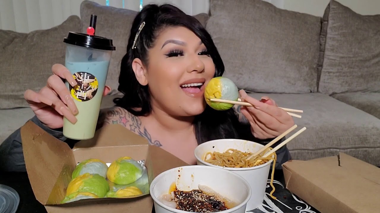 eating beautiful delicious food 😋 mukbang