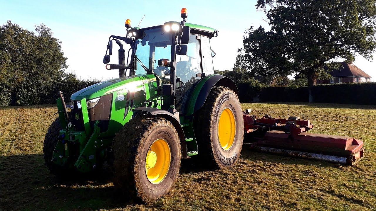 Early Morning Out In The John Deere 5125R Mowing !