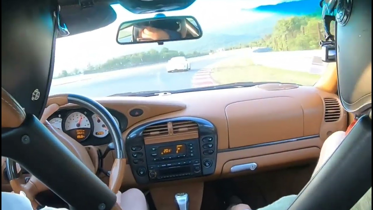 Porsche 996 GT3 VS 997 GT3 in Grobnik - Rijeka circuit. Great race !